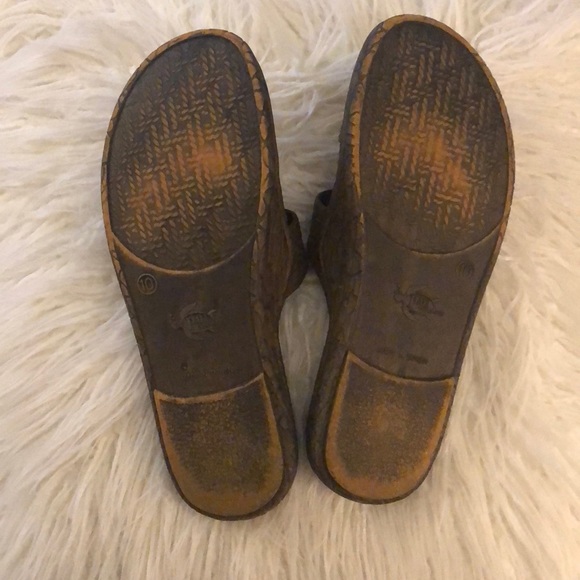 Sandals - Picture 2 of 3